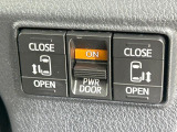 【両側パワースライドドア】スマートキーや運転席のスイッチで後席両側スライドドアの開閉が可能♪電動だから力を入れてドアを開ける必要が無く、小さなお子様でも簡単に開け閉めでき快適です♪