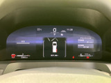 必要な情報をひと目で確認できる、見やすいデザインです。運転中の視認性を高め、安全な運転をサポートします。