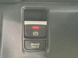 視認性の高いメーター類で、運転に必要な情報を的確に把握できます。デザインと機能性が融合し、快適で楽しい運転体験を実現します。