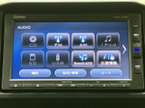 多彩な入力端子を備え、CDやUSBメモリなど、お好みの音楽を手軽に楽しめます。