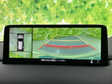 後方が確認しやすく、安全な後退をサポート。駐車場での出し入れも楽々です。