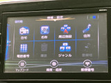 高機能なナビゲーションシステムとオーディオが搭載され、快適なドライブをサポート。目的地設定もスムーズに行えます。