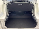 積み下ろしのしやすいデッキにはたっぷりと荷物を積み込んでいただけます。遊びから仕事まで、様々なシーンで頼れます♪
