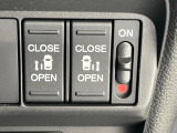 【両側パワースライドドア】スマートキーや運転席のスイッチで後席両側スライドドアの開閉が可能♪電動だから力を入れてドアを開ける必要が無く、小さなお子様でも簡単に開け閉めでき快適です♪