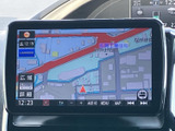 鮮明な地図表示で、スムーズなナビゲーションを実現します。最新の交通情報も確認でき、安心して目的地へ向かうことができます。
