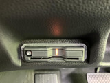 高速道路の料金所をスムーズに通過できるETC車載器。ご家族での長距離ドライブやビジネスシーンで活躍します。