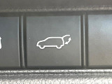 【パワーバックドア】スマートキーや運転席のボタンを押すだけでリアゲートが自動で開閉します!荷物を持っている時や、高い位置にあるバックドアを閉める際に便利な機能です♪