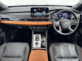 アウトランダー PHEV 2.4 P 4WD 本革シート
