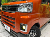 【LEDヘッドライト】悪天候や夜間走行時も良好な視界を確保し安心して運転できる高輝度LEDヘッドライトを装備!点灯速度が早く、消費電力も抑えられています。