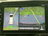 バックモニターを搭載。駐車場での後退時や、狭い場所での運転をサポートします。