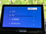 停車時に様々なコンテンツを楽しめる大画面モニター。ナビゲーションやエンターテイメント機能で、快適なカーライフをサポートします。