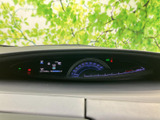 直感的に情報を把握できるメーターデザイン。運転状況を分かりやすく表示し、安全運転をサポートします。