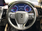 【純正革巻きステアリング】上質な革を使用することで、手にしっかり馴染みとても運転しやすいハンドルです♪