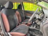 運転席シート廻りは使用感も少なく、良好な状態となっています。前オーナー様が丁寧に使っていたことがよくわかりますね。