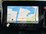 鮮明な地図表示で、安全なナビゲーションをサポート。最新の交通情報も確認でき、スムーズなルート選択を可能にします。運転中の不安を軽減します。