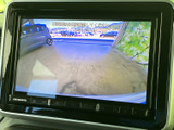 後退時には映像が確認できるカメラを搭載。安全確認をサポートし、バックでの運転を安心に導きます。