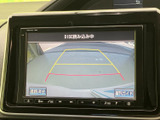 駐車時や後退時の安全をサポート。映像を確認しながら、スムーズな後退操作をアシストします。