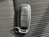 インテリジェントキーです。キーを取り出す事なく、車両のボタン操作だけてドアロック操作やエンジン始動等が可能です。