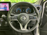 握りやすく操作しやすいステアリング。快適なドライビングポジションを保ち、長距離運転でも疲れにくい設計です。