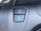 ECON・燃費のいい運転時にはメーター内の証明がグリーンに。クルマ全体を低燃費モードにします、あなたのエコ運転を、あの手この手でサポートします。