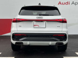 Audiのリヤディフューザーは、車両の後方での空気の流れを整え、乱流を減少させることで、走行安定性を向上させます。またスポーティで洗練された外観を提供し、全体のスタイルに一体感を持たせます。