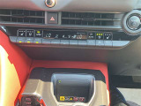 オートエアコンは、気温を設定すれば自動調整。車内をいつでも快適空間にしてくれます♪