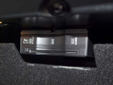 メルセデス専用車載器で純正ナビゲーション連動しております。