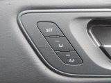 運転席シートはメモリー機能が付いてシートポジションを2名迄記憶できる便利な機能です