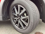 純正19インチアルミホイールでスタイルバッチリ!225/55R19タイヤです