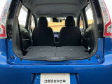 大きく開くバックドア、後席シートを倒した状態です、急に荷物が増えても沢山積めそう!