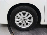 195/65R15サイズのタイヤになります。