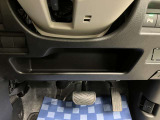 【運転席アンダートレー】タオル等置くのに便利