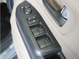 ◆パワーウィンドウスイッチ◆運転席から全席の窓の開閉操作を行うことが出来いつでも換気ができます!