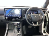 レクサスならでは質感の良い、スポーティで高級感のある内装。