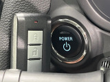 【オペレーションキー】カバンやポケットに入れたままでもドアの施錠・解錠が可能なスマートキーを装備。エンジンのオン・オフ時もカギを取り出す必要が無いからとっても便利です♪
