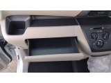 グローブBOXは車検証の他にも収納たっぷり☆