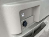 荷室の後部にシガーソケット装備です。