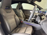 メルセデスのシートは、少し硬めに出来ておりますので、長時間の運転でも疲れにくく、安全にドライビングをお楽しみ頂けます