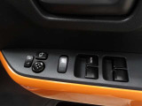 運転席から左右のドアミラーの開閉が可能です♪駐車場でのドアミラーの折り畳みが簡単です♪
