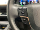 運転中、オーディオの操作をしてて、ハッとしたことはありませんか?ステアリングスイッチは、運転中でもハンドルでオーディオの操作が可能です。安全なドライブをサポートします。