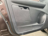 助手席ドアに車検証入れがございます。