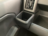 品質へのこだわり!フロアマットやシートなど車内をキレイに清掃し、ニオイや汚れなどを徹底的にクリーニングしてもらっております。室内はピカピカです☆