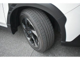 タイヤサイズは225/55R18です。