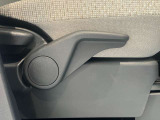 運転席はご自身の適切な運転ポジションへ移動可能なラチェットが付いております。