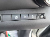 運転席右下のスイッチで各機能の切り替えや操作ができます。