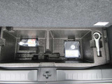 車載工具&パンク修理キットも搭載してます
