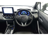 スポーティームード溢れる運転席周りですね。 クイックなドライビングに対応できるよな運転席回りになっています。 ドライブがますます楽しくなりますね!