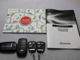 取説・メンテナンスノート・スマートキーの3点セットです。