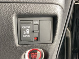 電動スライドドアの操作部分です。リアドアは左側が電動スライドドアになっています