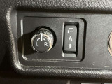 電動格納式ドアミラー操作スイッチです。